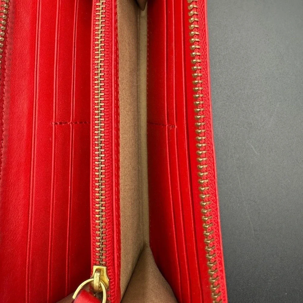 Red Pebble Genuine‎ Leather Wallet Tahari Brass Colored Zipper And Charm